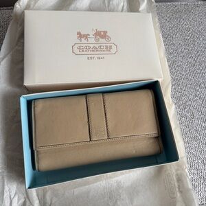 COACH Hamilton Tri-Fold Leather Wallet - Sand / Beige